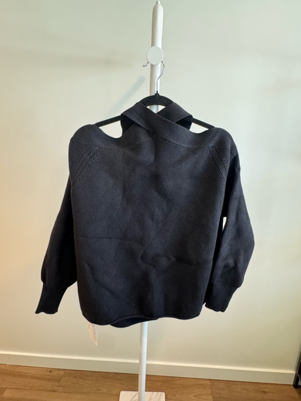 Commense NWT Black Cross-Back Knit Sweater - Women’s size M